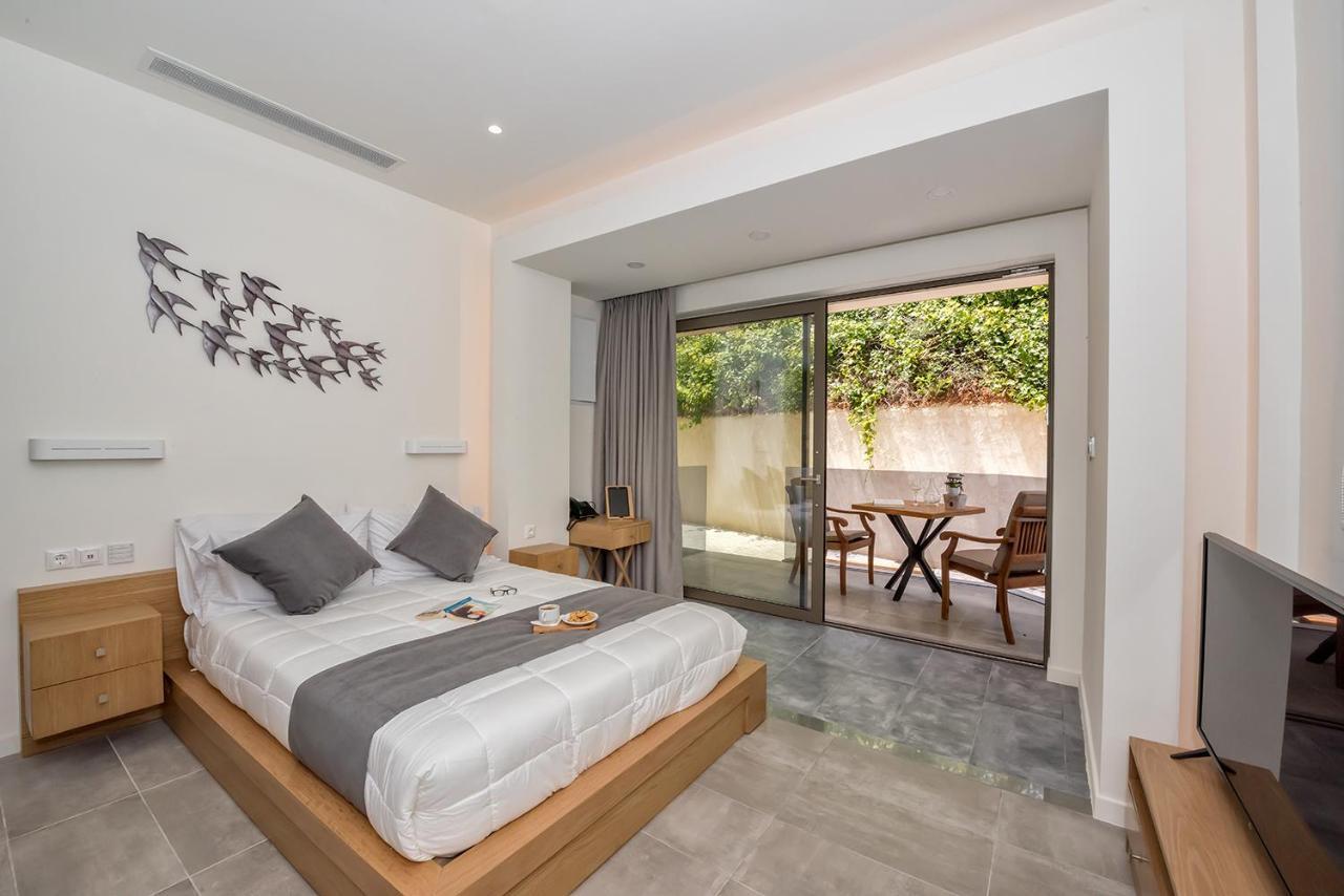 Lilium Luxury Suites Agia Marina Dış mekan fotoğraf